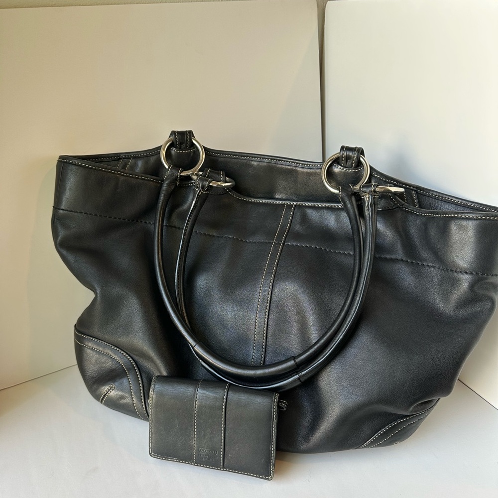 Elegant Black leather Coach Tote Bag
